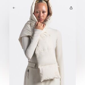 SKIMS x THE NORTH FACE Nuptse Scarf in Bone. NWT. SOLD OUT collab.